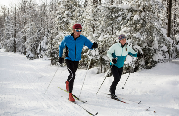 How Outdoor Activities Can Improve Your Physical and Mental Health-Skiing
